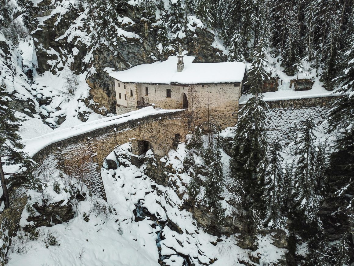 Sanctuaire Notre Dame Charmaix Valfréjus forêt 