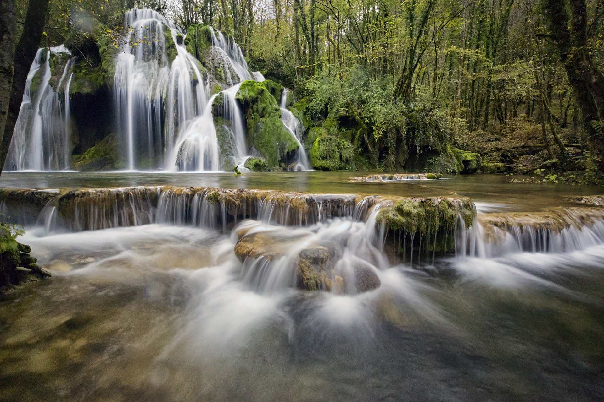 Cascade des Tufs train