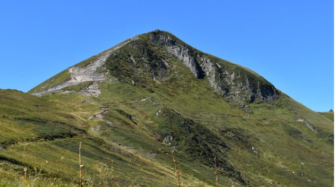 Puy de Sancy par vallée des cretes de chaudefour